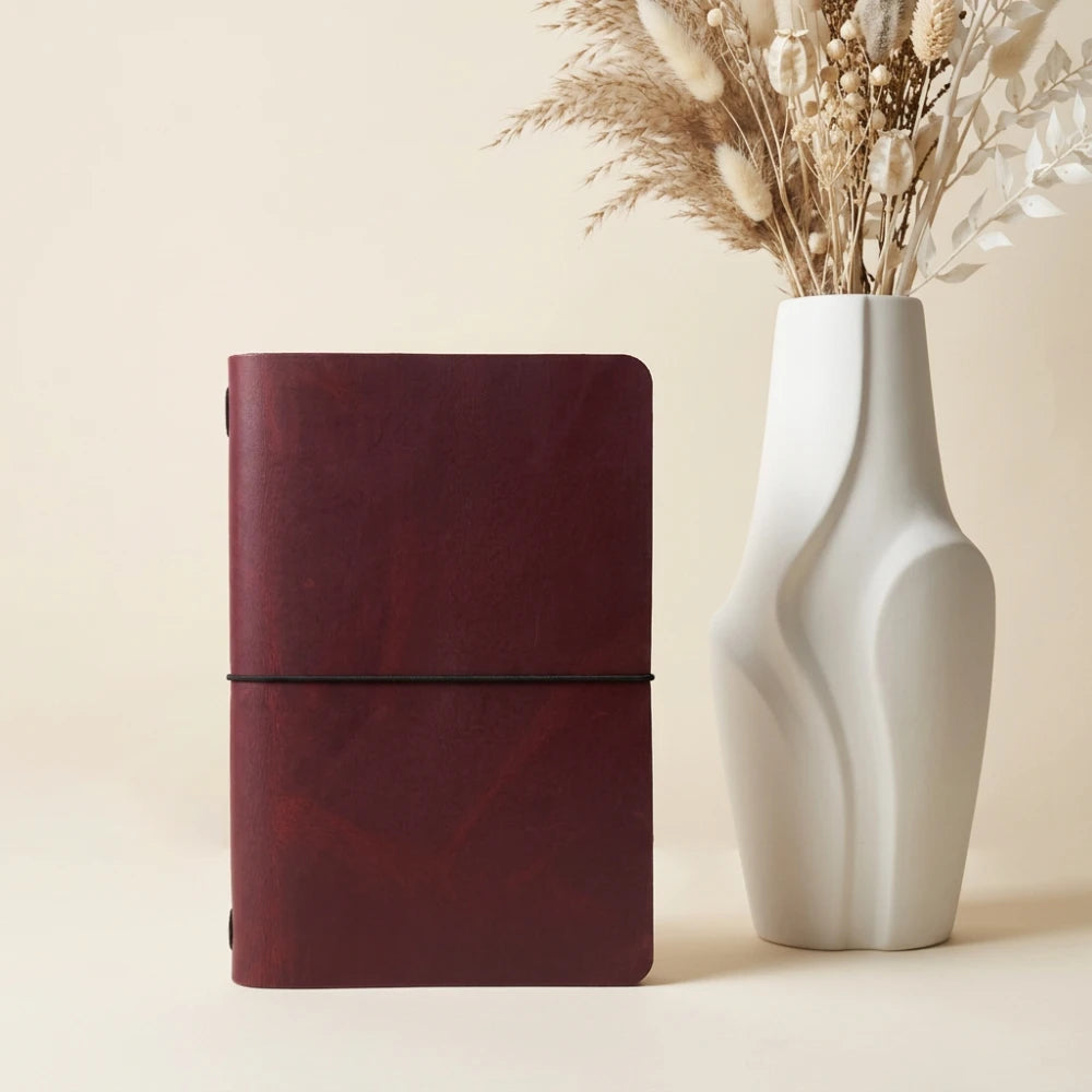 Leather-bound journal cover featuring one elastic loop around a basic notebook insert.