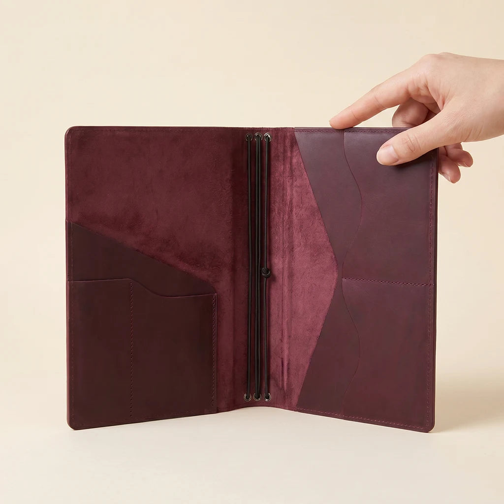 Leather cover for refillable notebooks featuring organized storage compartments inside.