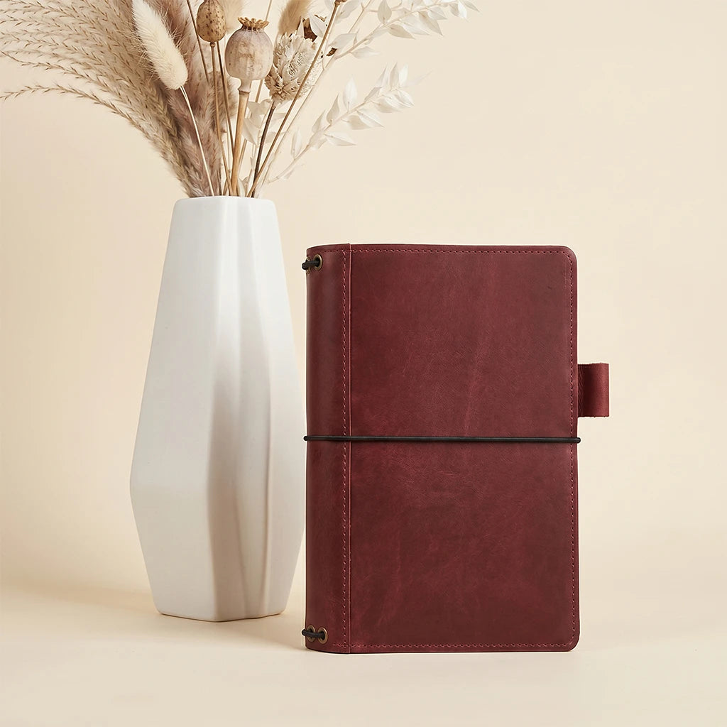 Leather cover for refillable notebooks featuring pockets and pen loop design