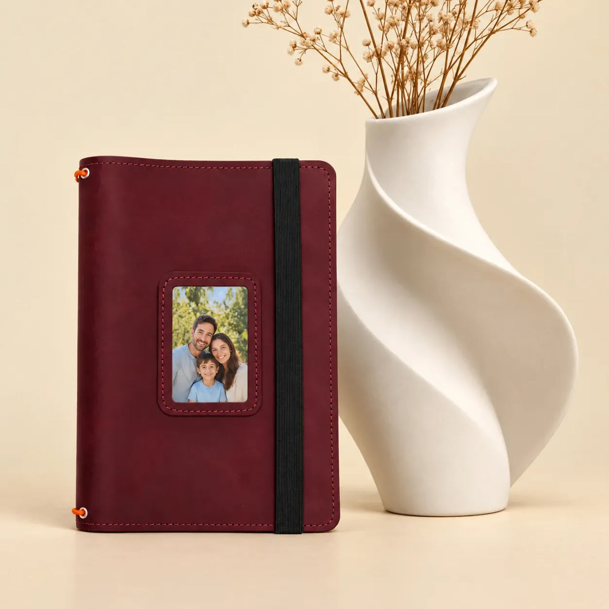 Natural leather notebook cover with two durable elastic bands and convenient inner pockets.