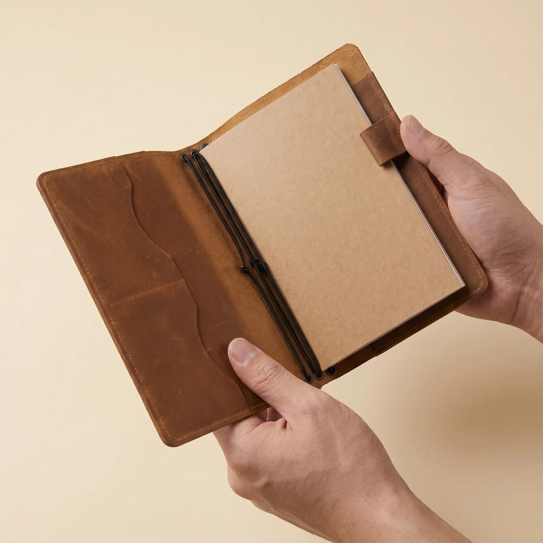 Natural leather notebook holder featuring classic craftsmanship and practical functionality.