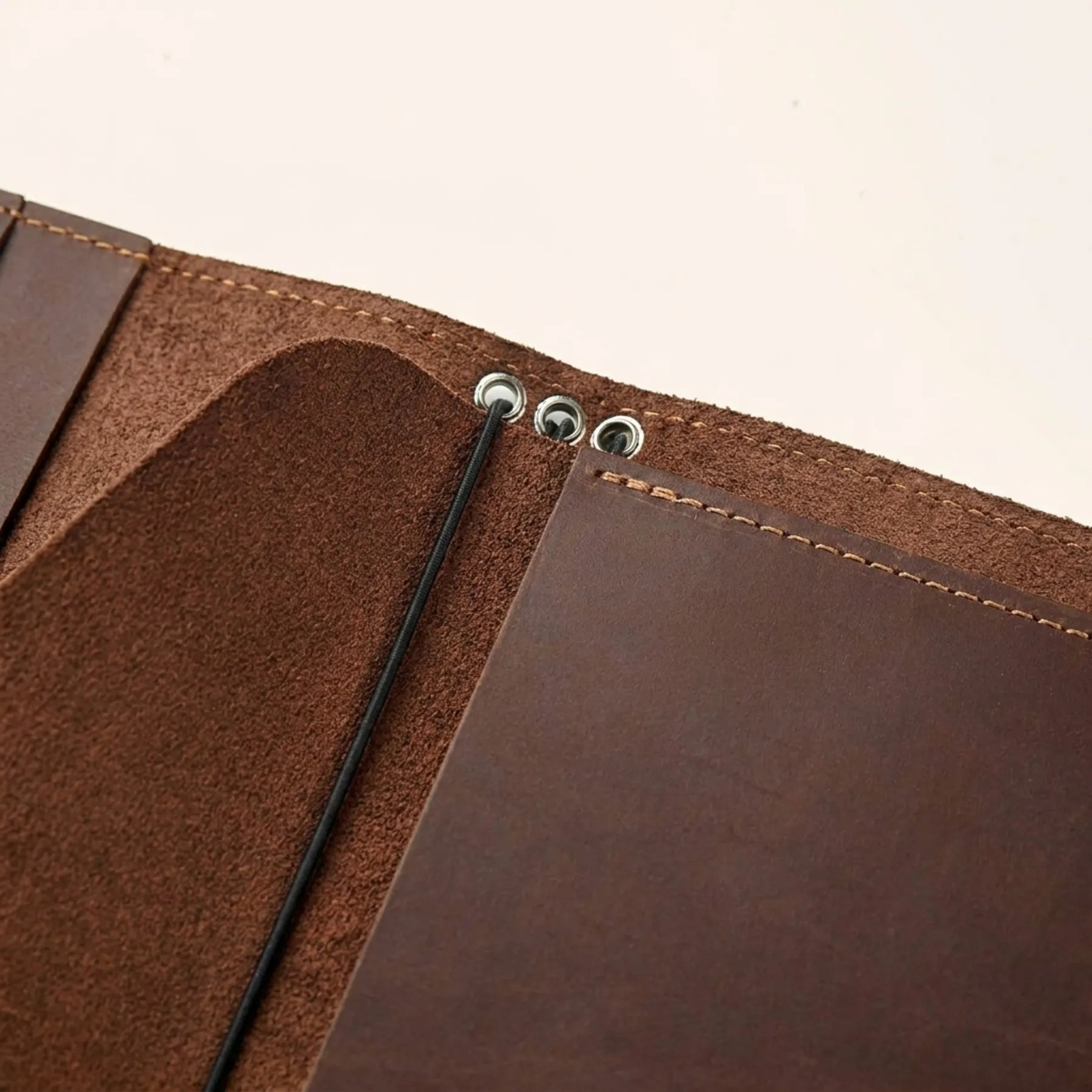 Leather envelope insert compatible with elastic notebook systems