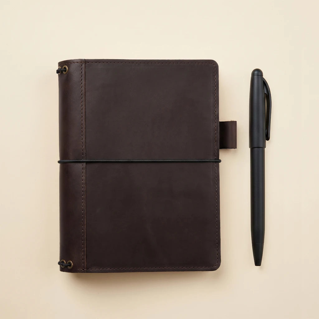 Leather notebook cover featuring organized pockets and five elastic bands