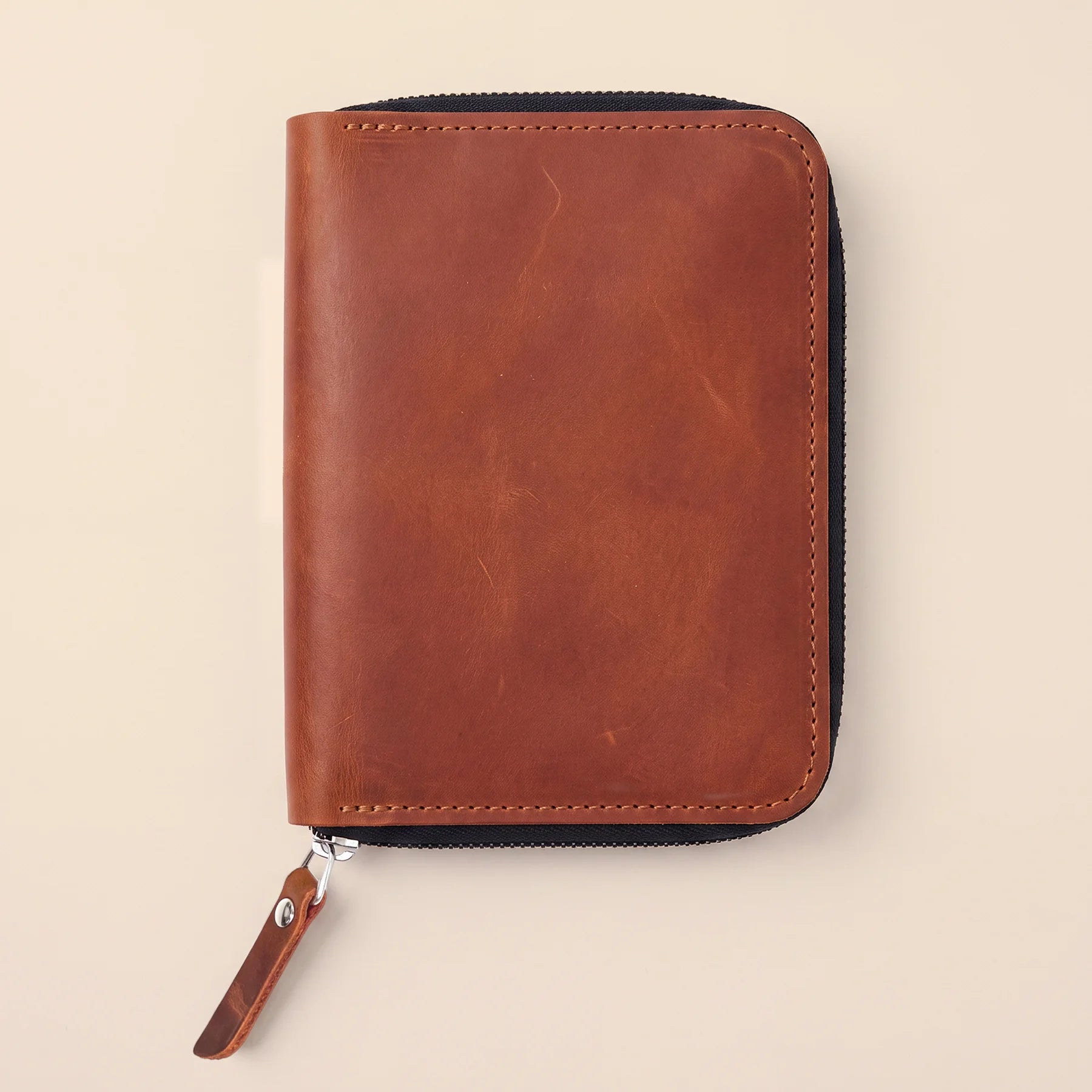 Genuine leather pencil holder featuring a sleek zip closure and handcrafted details.