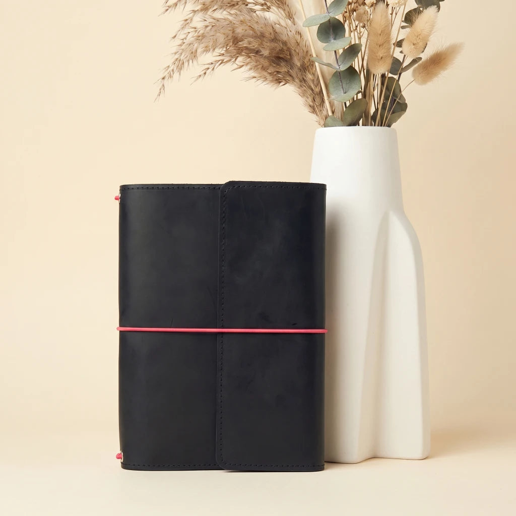 Rustic leather notebook case with elastic fastening, inner organizers, and pen loop
