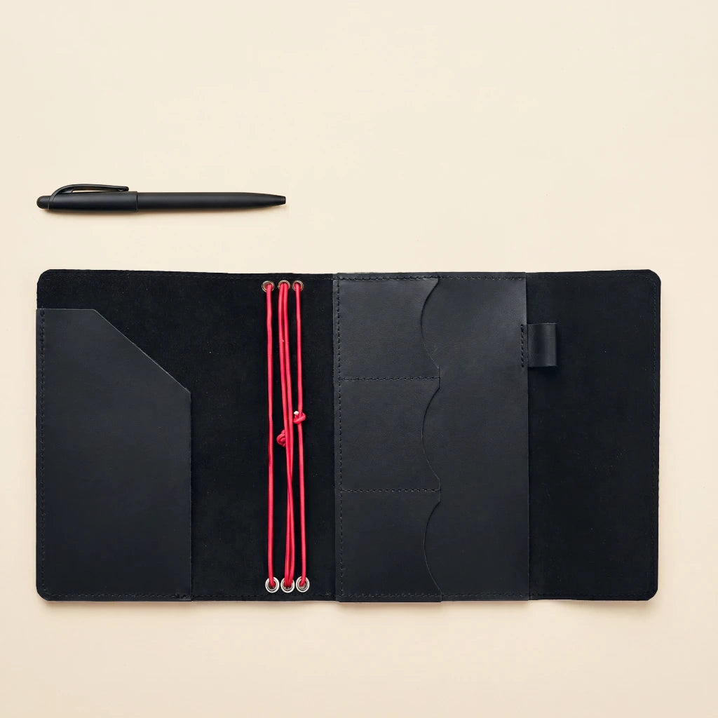 Leather planner organizer with elastic bands and dedicated pen carrying loop