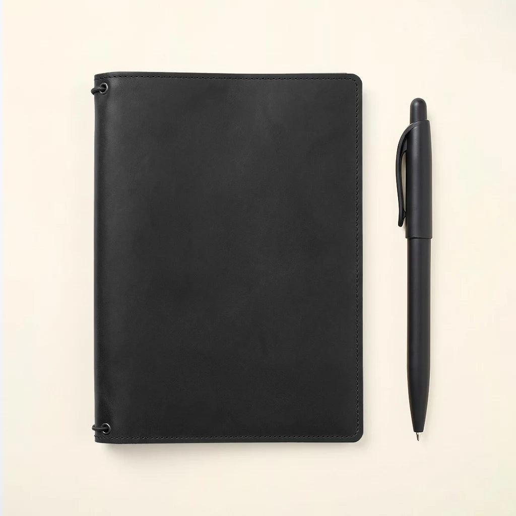 Classic leather notebook holder featuring organized pockets and elastic inserts.