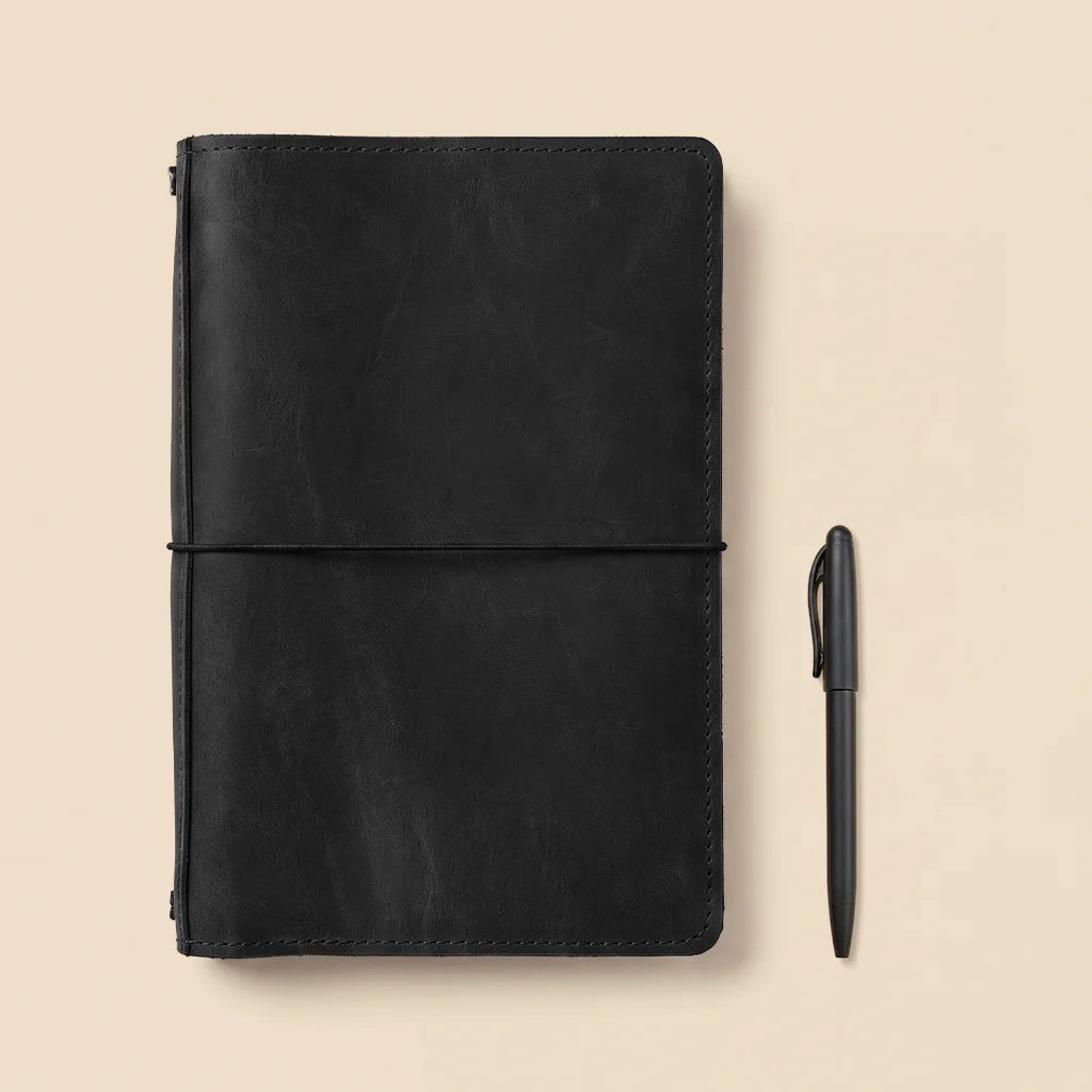 Elegant refillable leather journal organizer featuring spacious pockets and elastic insert system.