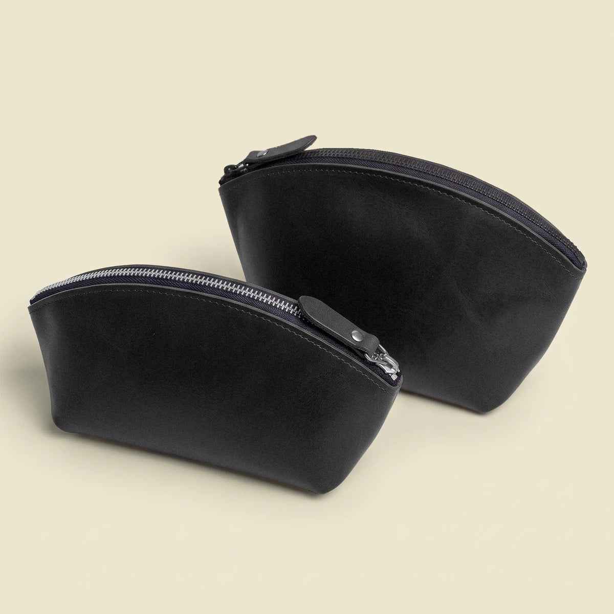 Classic natural leather cosmetic case with convenient zipper closure for daily use