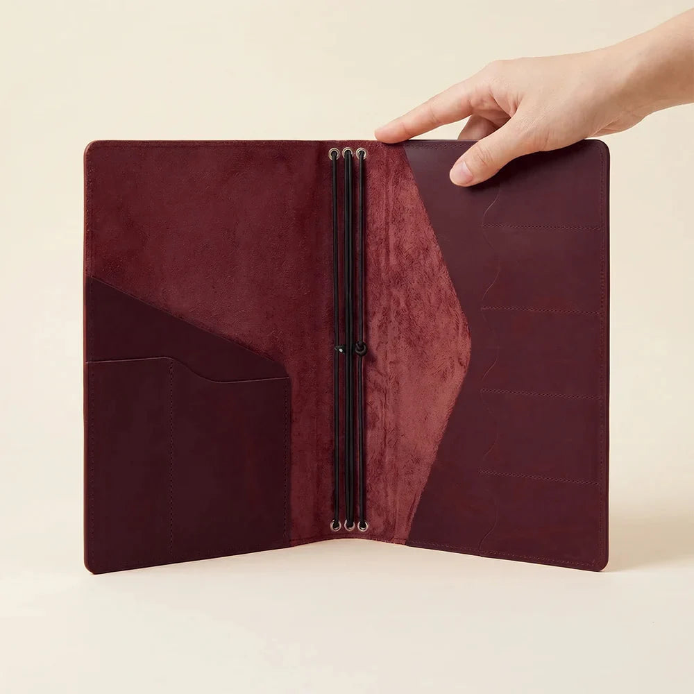 Premium leather notebook holder with notebook elastics and practical organization features.