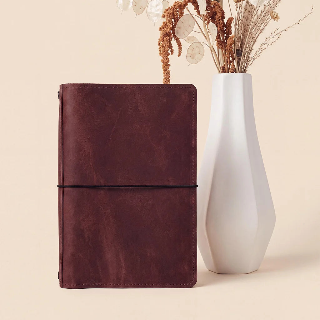 Leather notebook organizer with premium stitching, storage pockets, and refillable elastic notebook system.