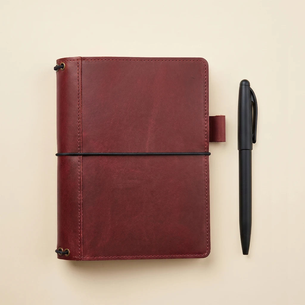 Leather cover for journals with practical storage pockets and five elastics