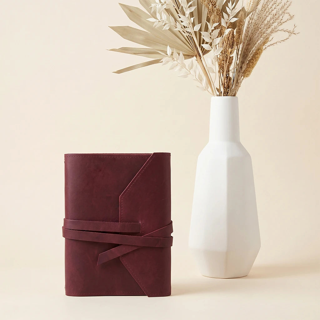 Elegant notebook cover crafted from leather with pen loop and elastic fastening.