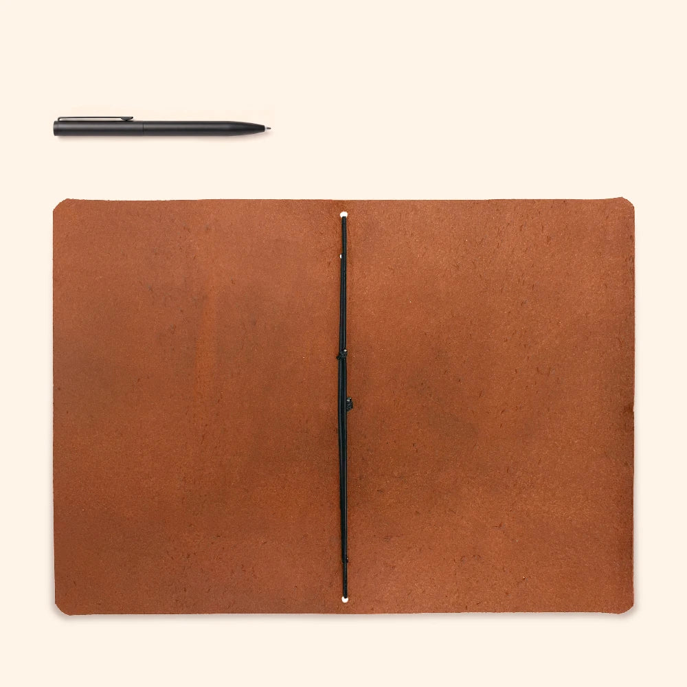 Handcrafted journal cover made from leather for notes, plans, and reflections.