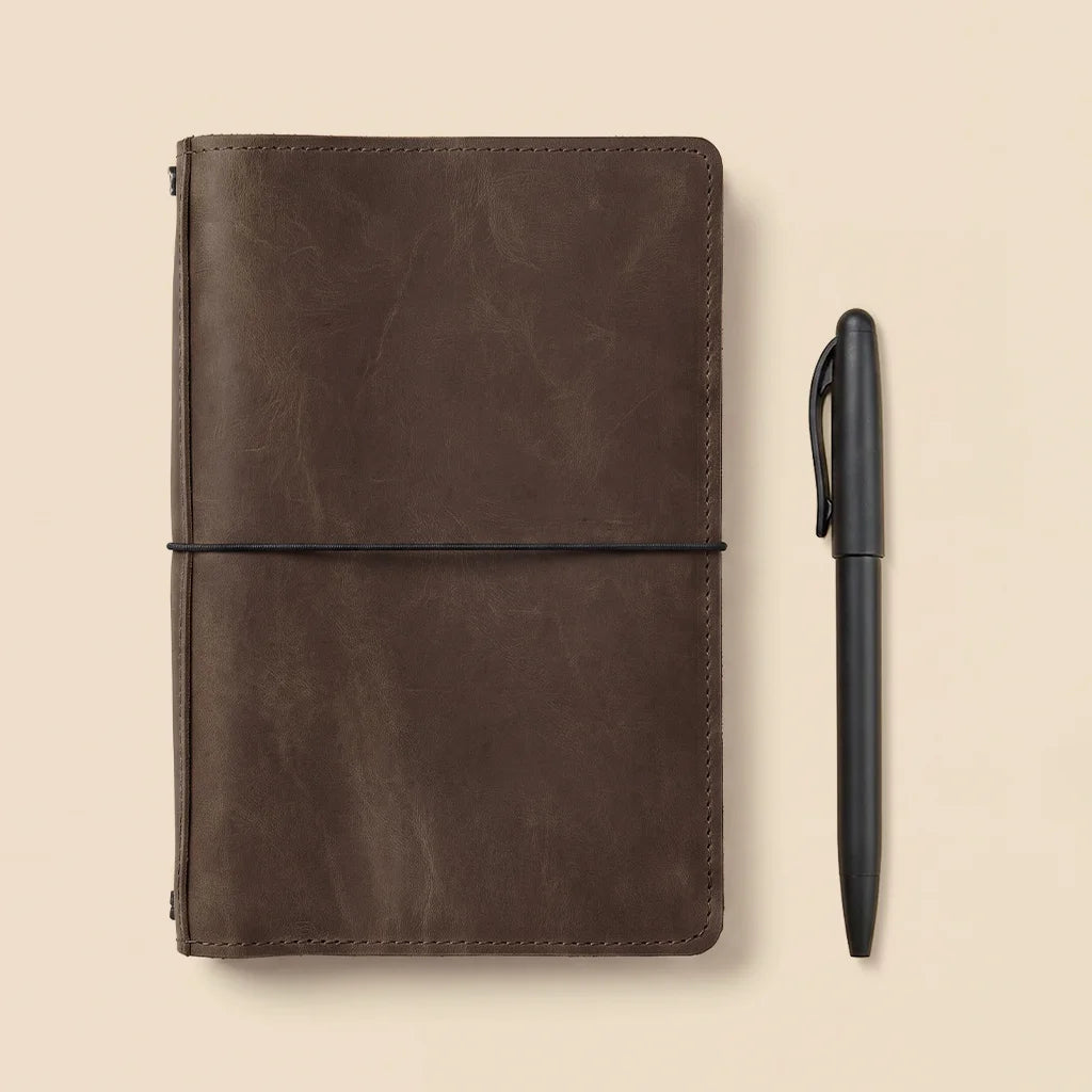 Handmade refillable notebook organizer with genuine leather finish and practical inside pockets.
