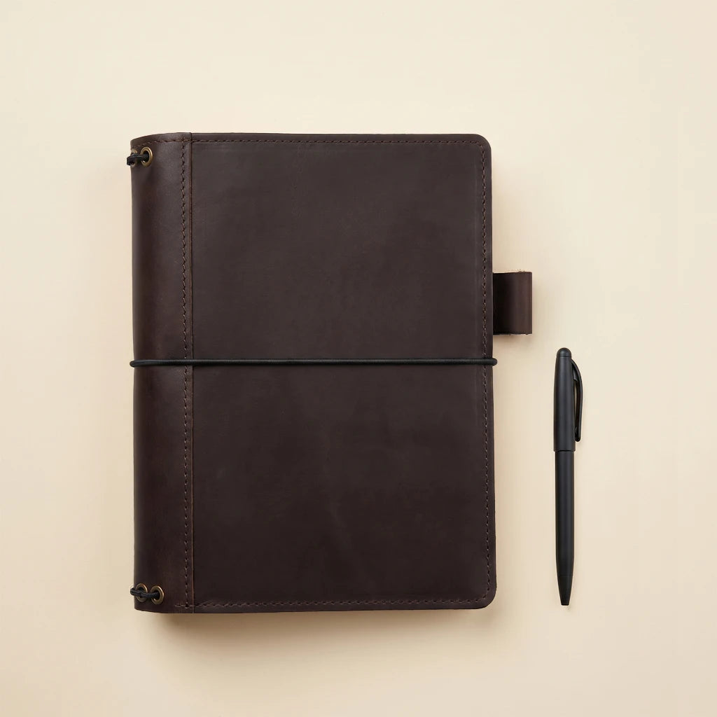 Leather notebook cover featuring five elastic retainers and pocket compartments