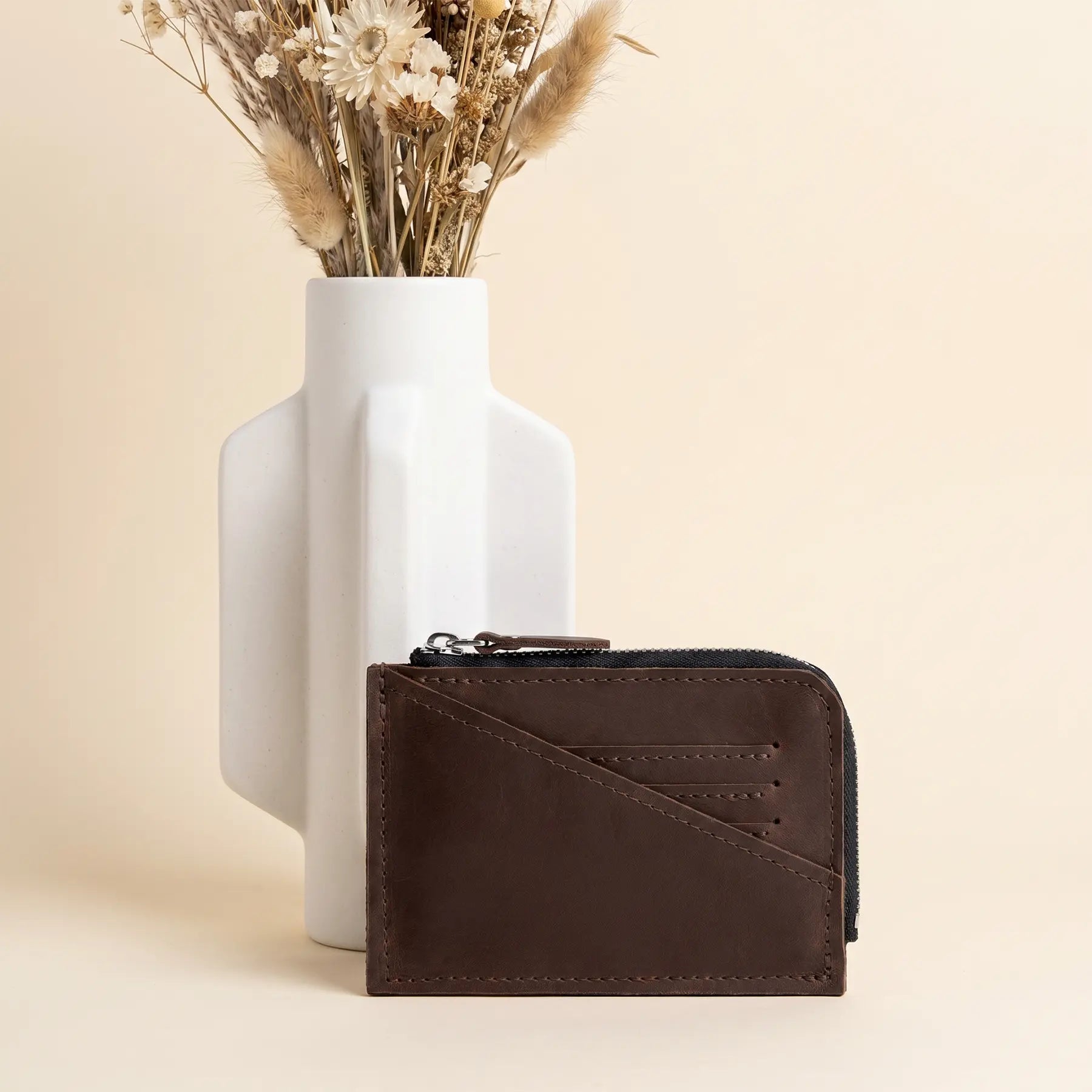 Handmade genuine leather wallet combining minimalist design, zipper security, and practical daily organization.