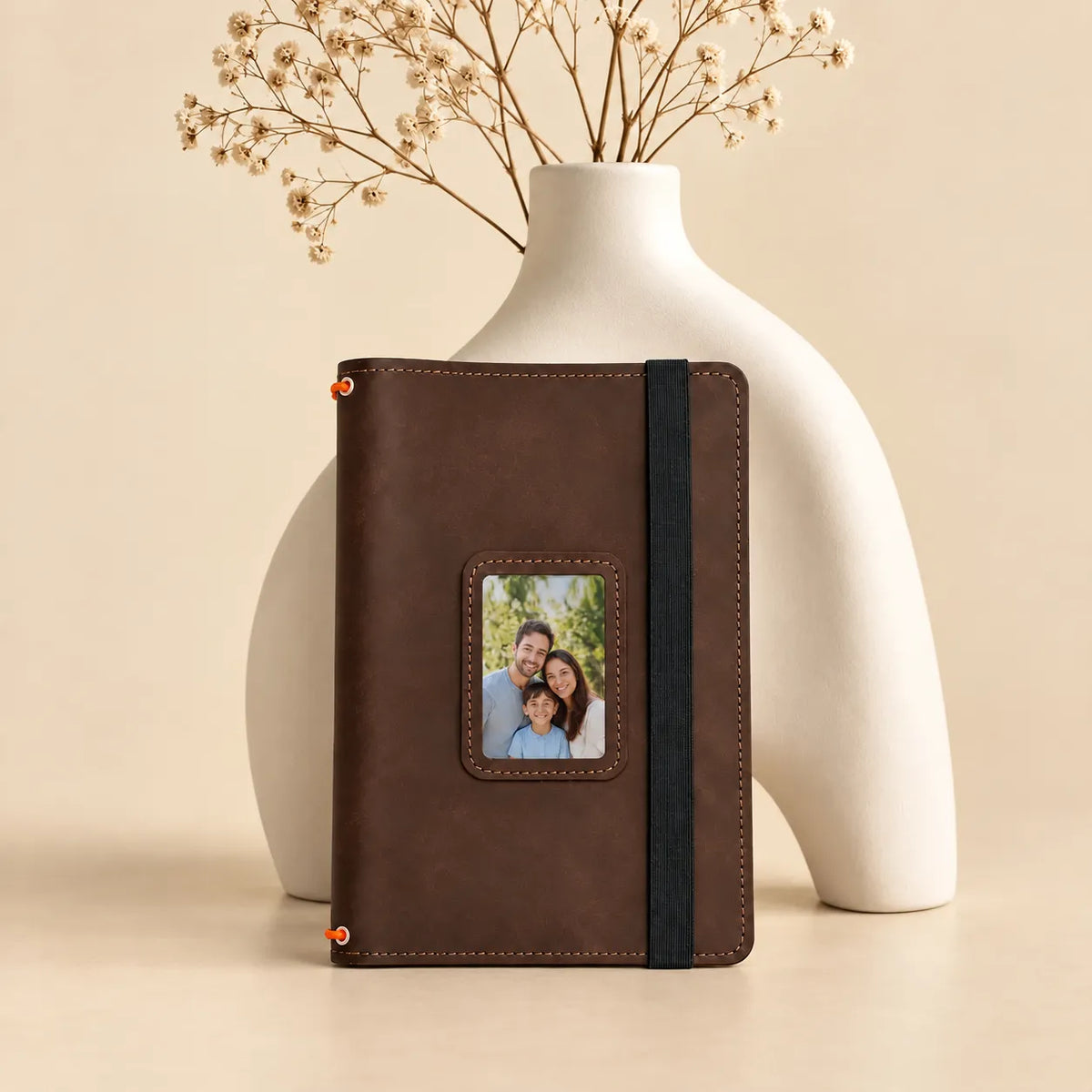 Genuine leather notebook cover with two elastic bands and practical interior pockets for inserts.