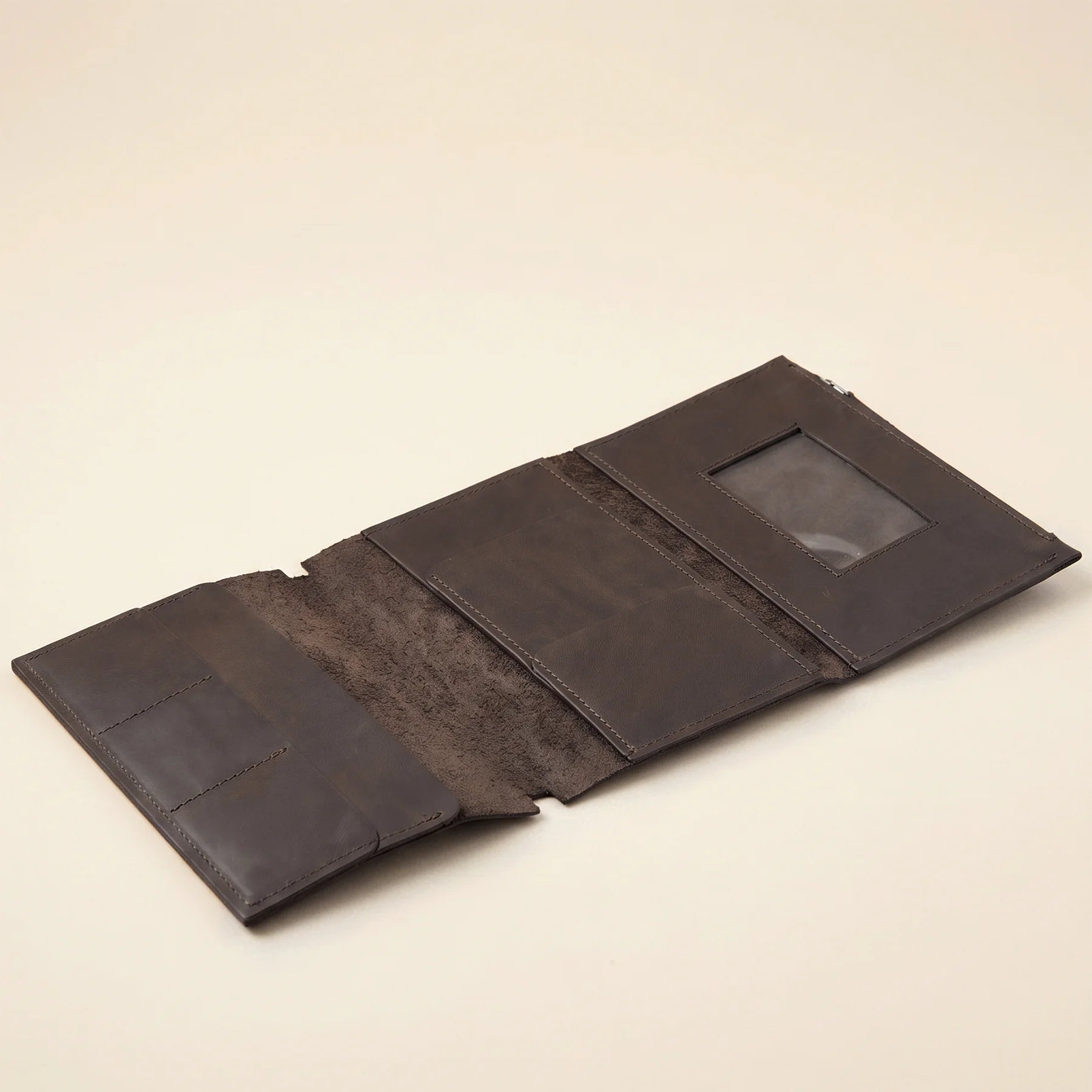 Leather notebook insert with practical compartments for daily use