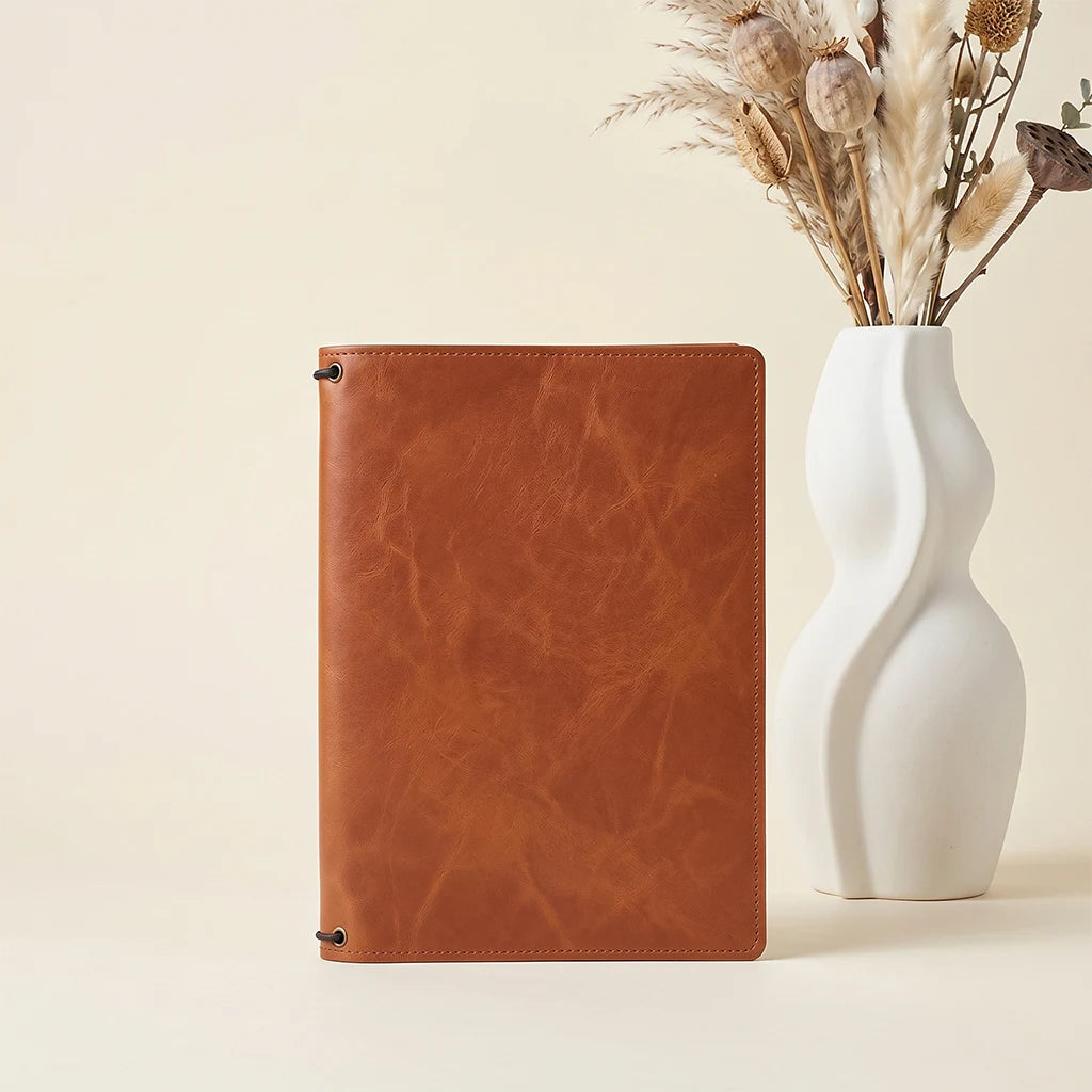 Practical notebook organizer with multiple insert capacity and storage features.