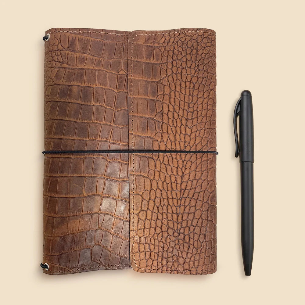 Refillable leather notebook organizer with durable elastic bands and premium interior compartments.