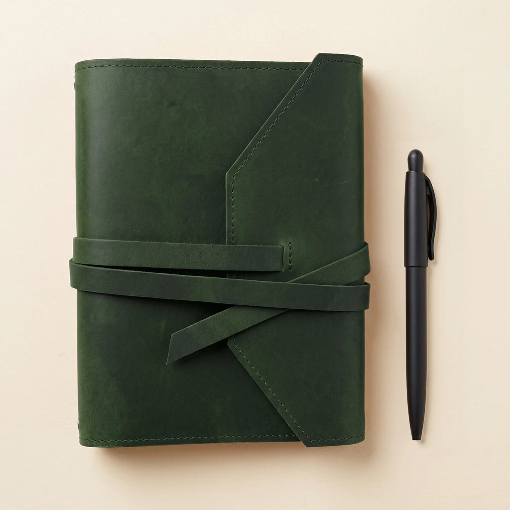 Leather notebook cover with refined design, elastic fastening and pen loop.